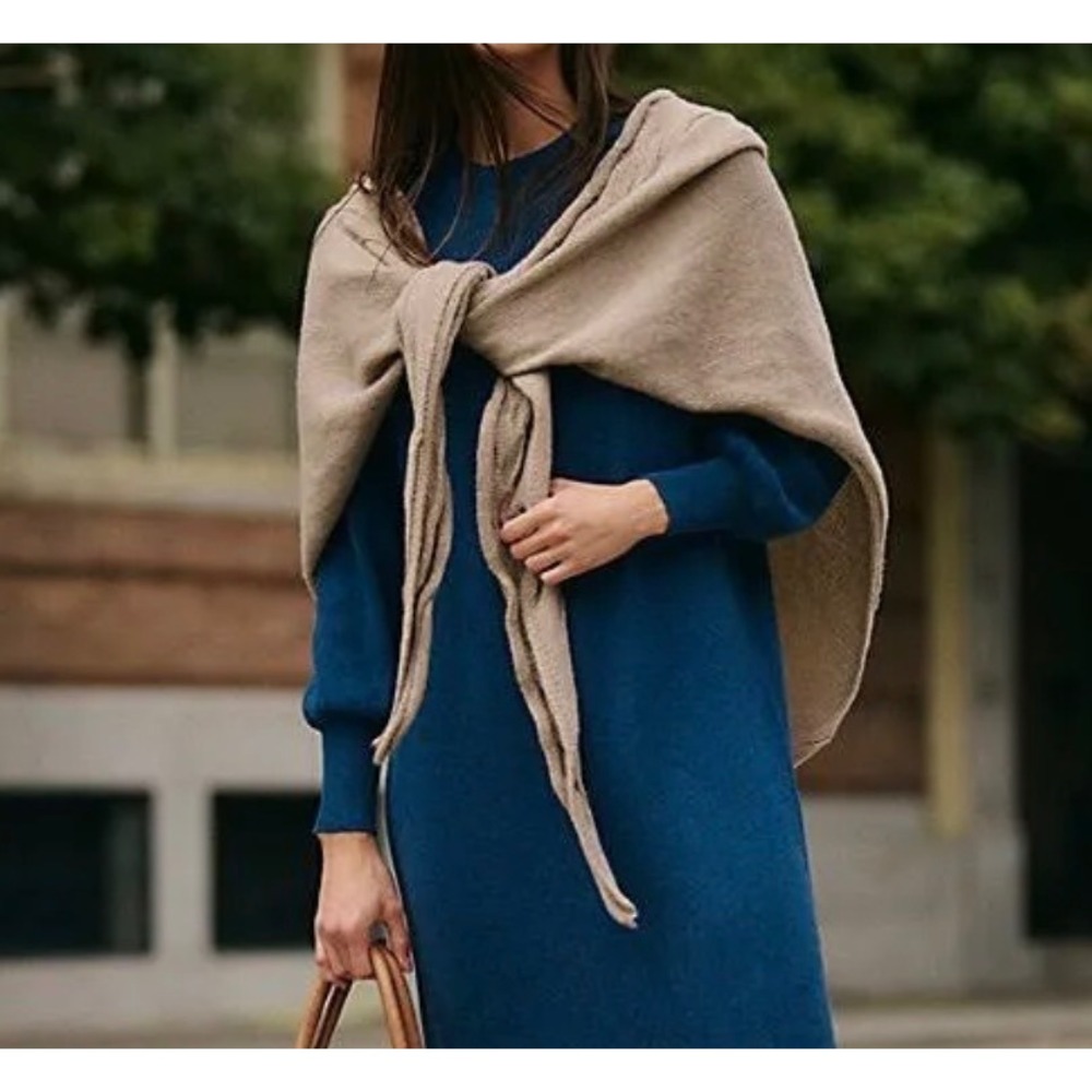 Free People Coastline Cable Knit Scarf Oatmeal Tan Triangular Wrap Shawl NEW